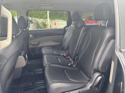 Used 2026 Kia Carnival FWD image 36