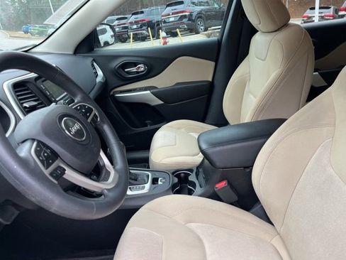 Used 2018 Jeep Cherokee Latitude image 9