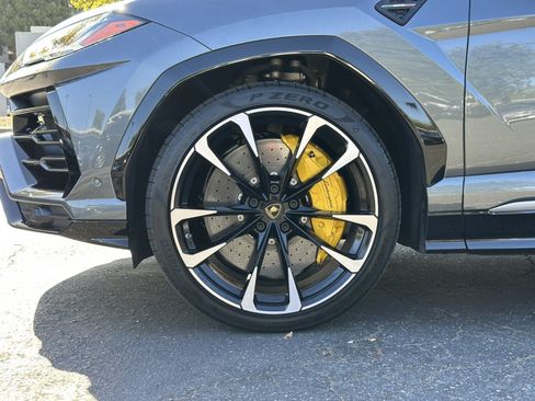 Used 2020 Lamborghini Urus AWD/4WD image 13