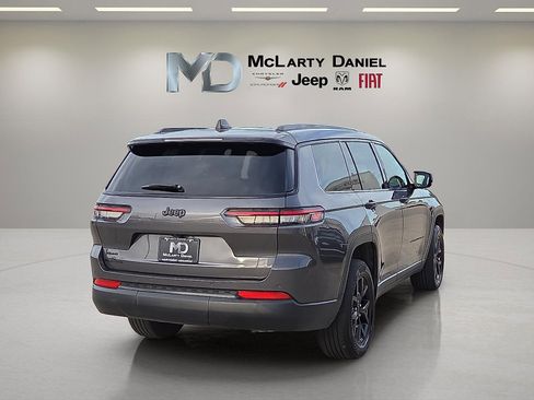 Used 2024 Jeep Grand Cherokee L Laredo image 5