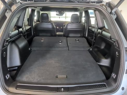 Used 2023 Jeep Grand Cherokee Altitude AWD/4WD image 30