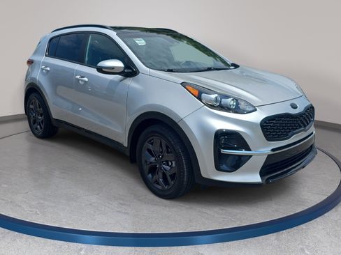 Used 2022 Kia Sportage Nightfall Edition FWD image 3
