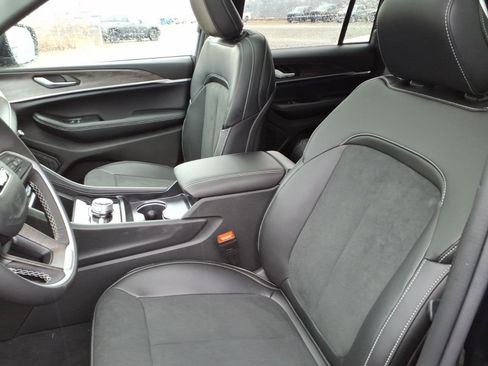 New 2026 Jeep Grand Cherokee Altitude AWD/4WD image 4
