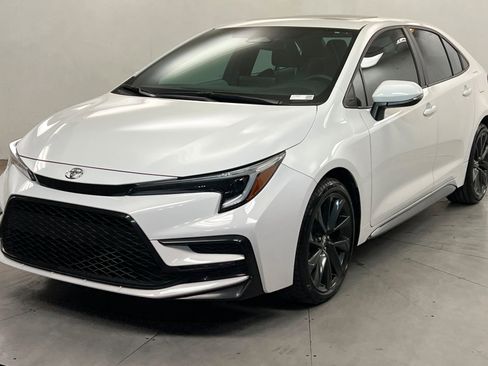 Used 2024 Toyota Corolla SE w/ SE Premium Package FWD image 1