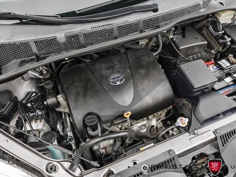 Used 2018 Toyota Sienna LE image 40