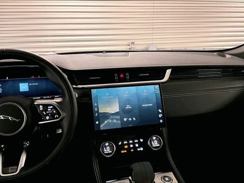 Certified 2025 Jaguar F-PACE R-Dynamic S image 5