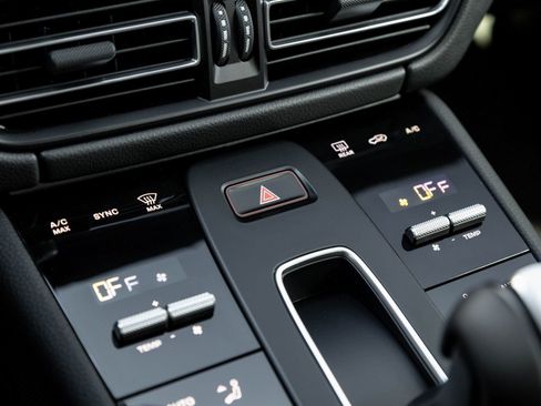 Certified 2025 Porsche Macan image 26