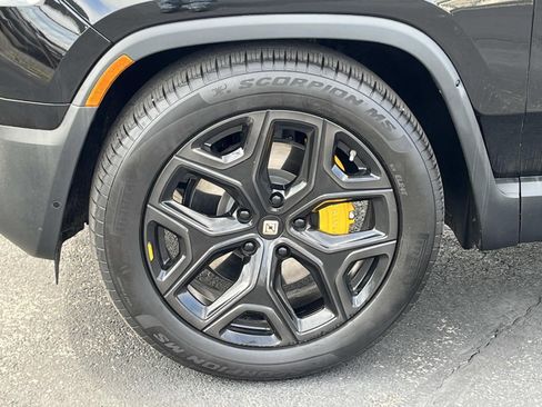 Used 2023 Rivian R1S Launch Edition image 12