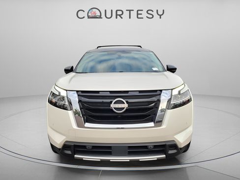Used 2024 Nissan Pathfinder Platinum w/ Cargo Package image 8