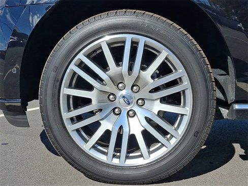 Used 2024 Ford Expedition Platinum image 8