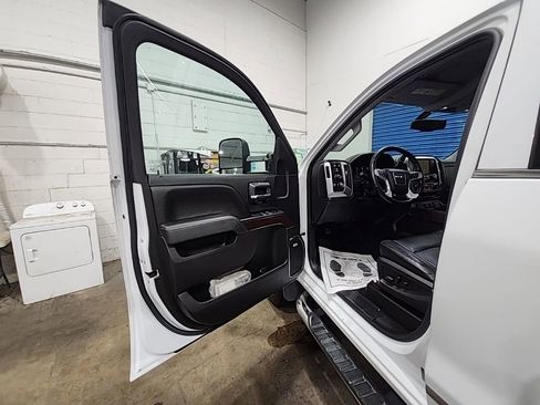 Used 2015 GMC Sierra 2500 SLT AWD/4WD image 5