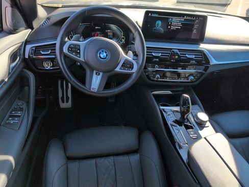 Used 2023 BMW 530e w/ M Sport Package image 29