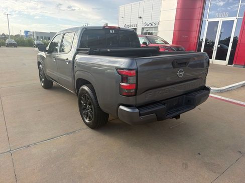 Used 2022 Nissan Frontier SV RWD image 3