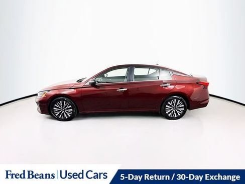 Used 2024 Nissan Altima 2.5 SV FWD image 5