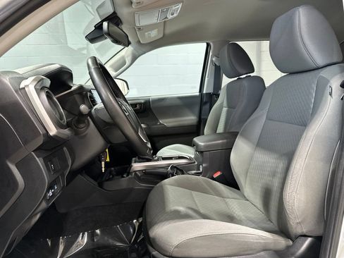 Used 2022 Toyota Tacoma SR5 AWD/4WD image 12