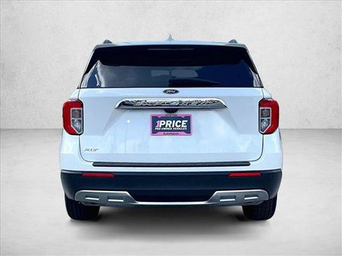 Used 2023 Ford Explorer XLT w/ Equipment Group 202A RWD image 4