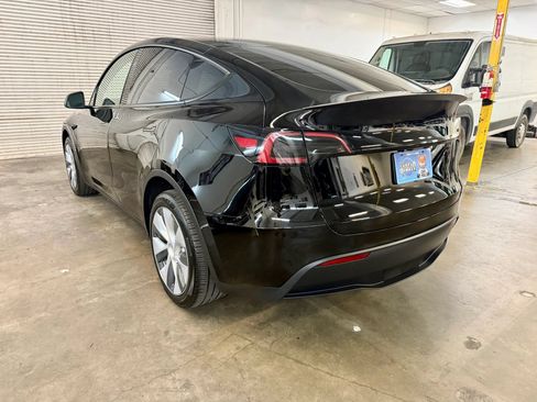Used 2023 Tesla Model Y Long Range AWD/4WD image 7