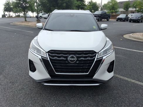 Used 2023 Nissan Kicks SV FWD image 2