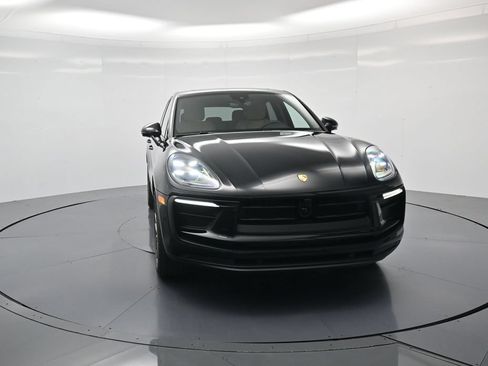 Certified 2026 Porsche Macan AWD/4WD image 33