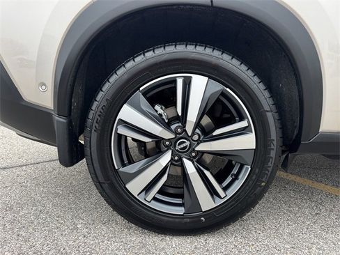 Used 2022 Nissan Rogue Platinum w/ Head-Up Display Package image 9