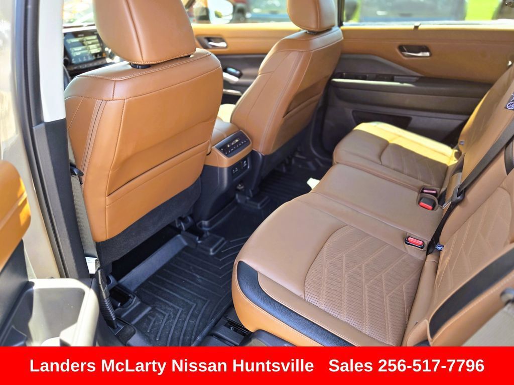 Used 2023 Nissan Pathfinder Platinum w/ Cargo Package AWD/4WD image 15