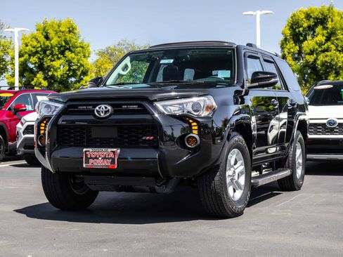 Used 2022 Toyota 4Runner SR5 Premium w/ Moonroof Package RWD image 3