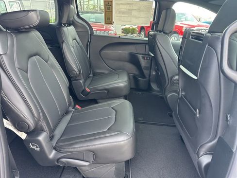 New 2026 Chrysler Pacifica Select image 51