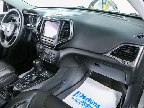 Used 2021 Jeep Cherokee Latitude Lux w/ Comfort/Convenience Group AWD/4WD image 26