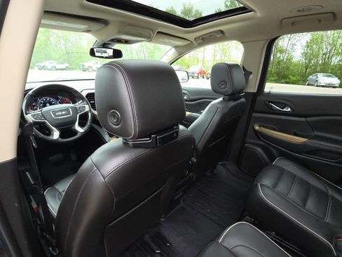 Used 2019 GMC Acadia Denali w/ Technology Package FWD image 28