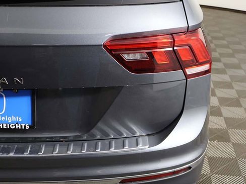 Used 2023 Volkswagen Tiguan SE w/ Panoramic Sunroof Package image 17