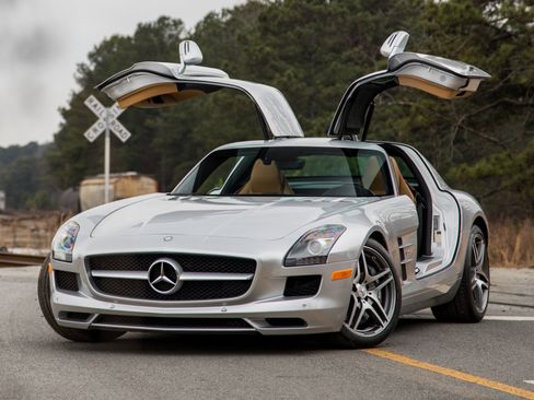Used 2011 Mercedes-Benz SLS AMG Coupe image 4