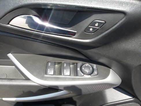 Used 2024 Chevrolet Trax LS w/ LS Convenience Package FWD image 14