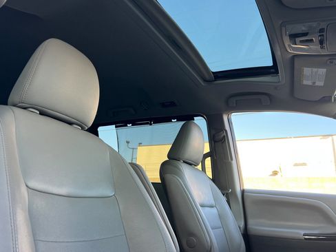 Used 2020 Toyota Sienna XLE image 18