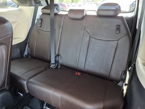 Used 2022 Toyota Sienna Platinum AWD/4WD image 20