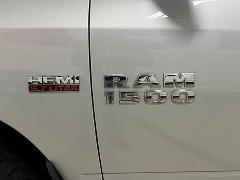 Used 2017 RAM 1500 Classic SLT AWD/4WD image 9