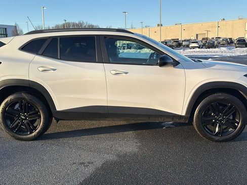 Used 2025 Chevrolet Trax ACTIV w/ Sunroof Package image 4