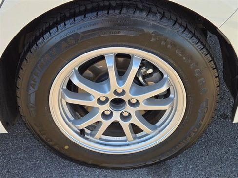 Used 2022 Toyota Prius Prime XLE image 11