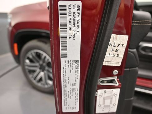 Used 2024 Jeep Wagoneer L Series II w/ Flexible Seating Group RWD image 19