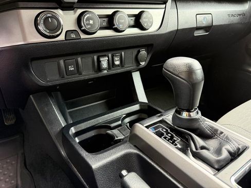 Used 2019 Toyota Tacoma SR5 AWD/4WD image 22