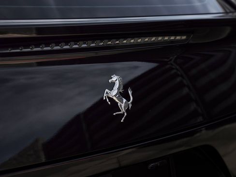 Used 2018 Ferrari GTC4Lusso image 11