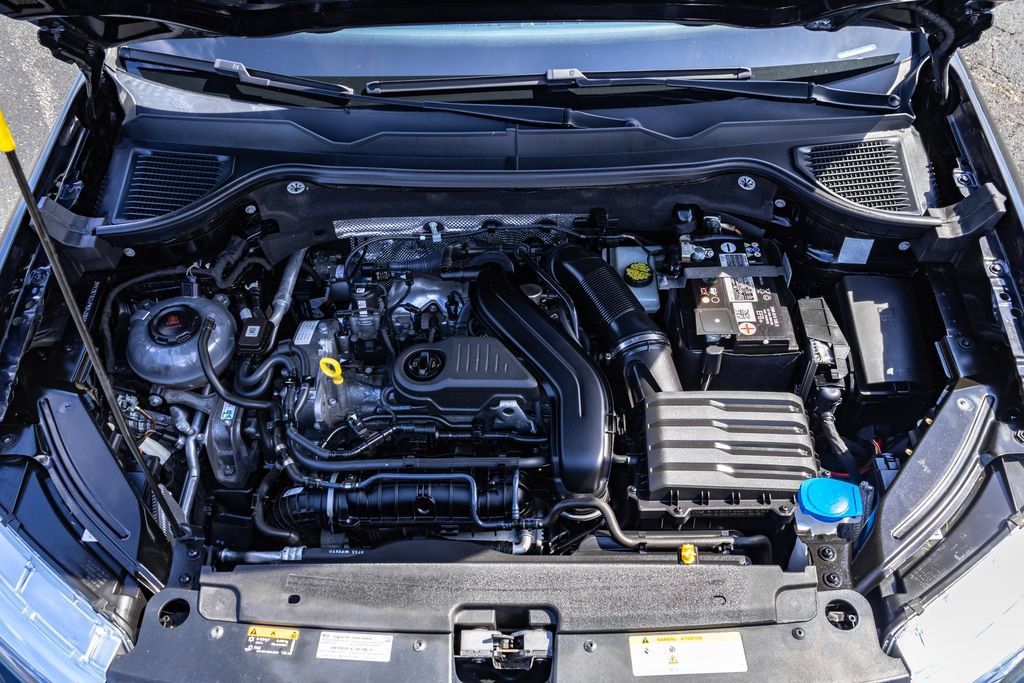 Certified 2023 Volkswagen Taos SEL AWD/4WD image 36
