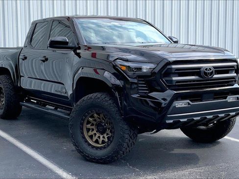 Used 2024 Toyota Tacoma SR5 AWD/4WD image 31