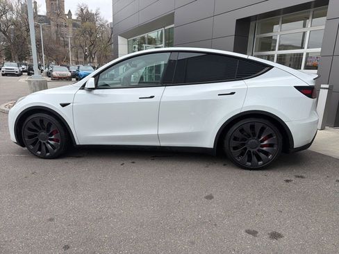 Used 2023 Tesla Model Y Performance image 9