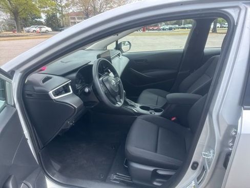 Used 2025 Toyota Corolla LE image 20
