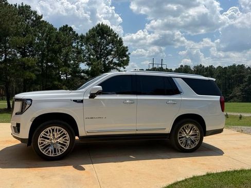 Used 2022 GMC Yukon Denali RWD image 1