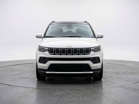 Used 2025 Jeep Compass Limited AWD/4WD image 2
