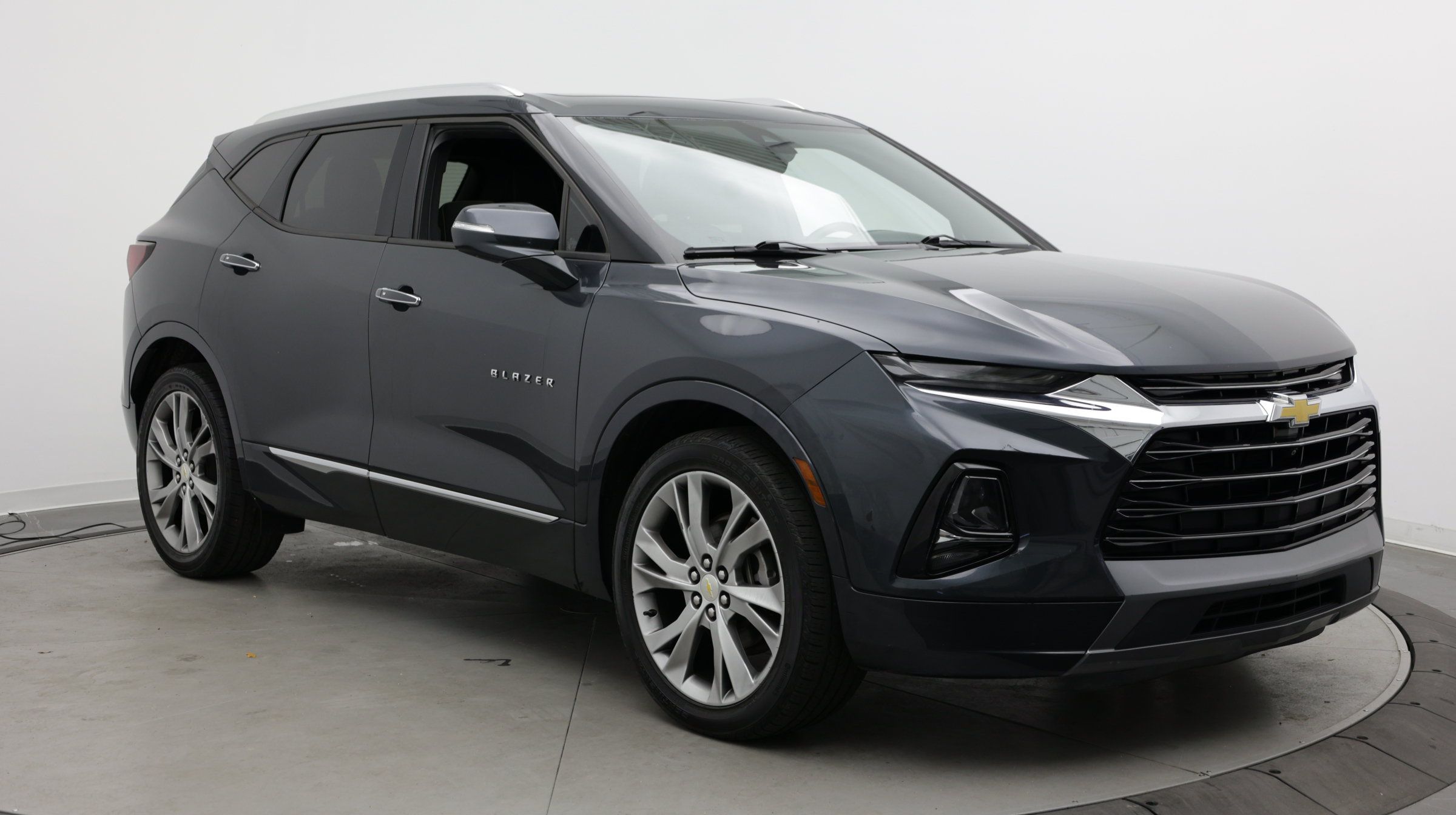 Used 2019 Chevrolet Blazer Premier w/ Sun and Wheels Package FWD image 3