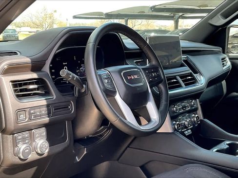 Used 2024 GMC Yukon SLE image 17