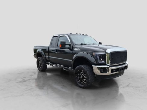 Used 2015 Ford F250 XLT w/ Snow Plow Prep Package AWD/4WD image 2
