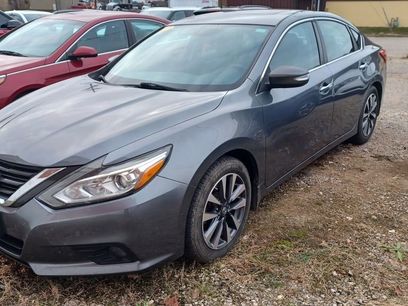 Used 2016 Nissan Altima 2.5 SV w/ Convenience Package